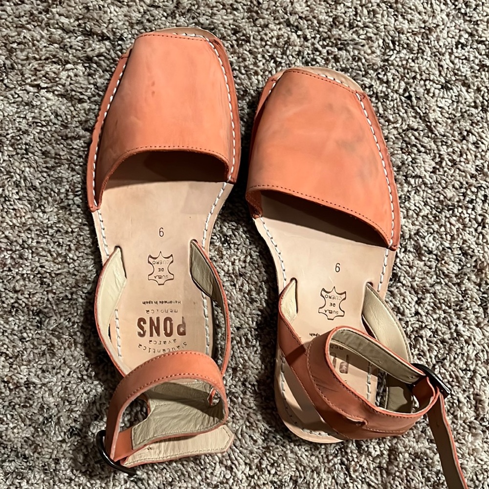 PONS the Authentic Avarcas - peach colored Size 9